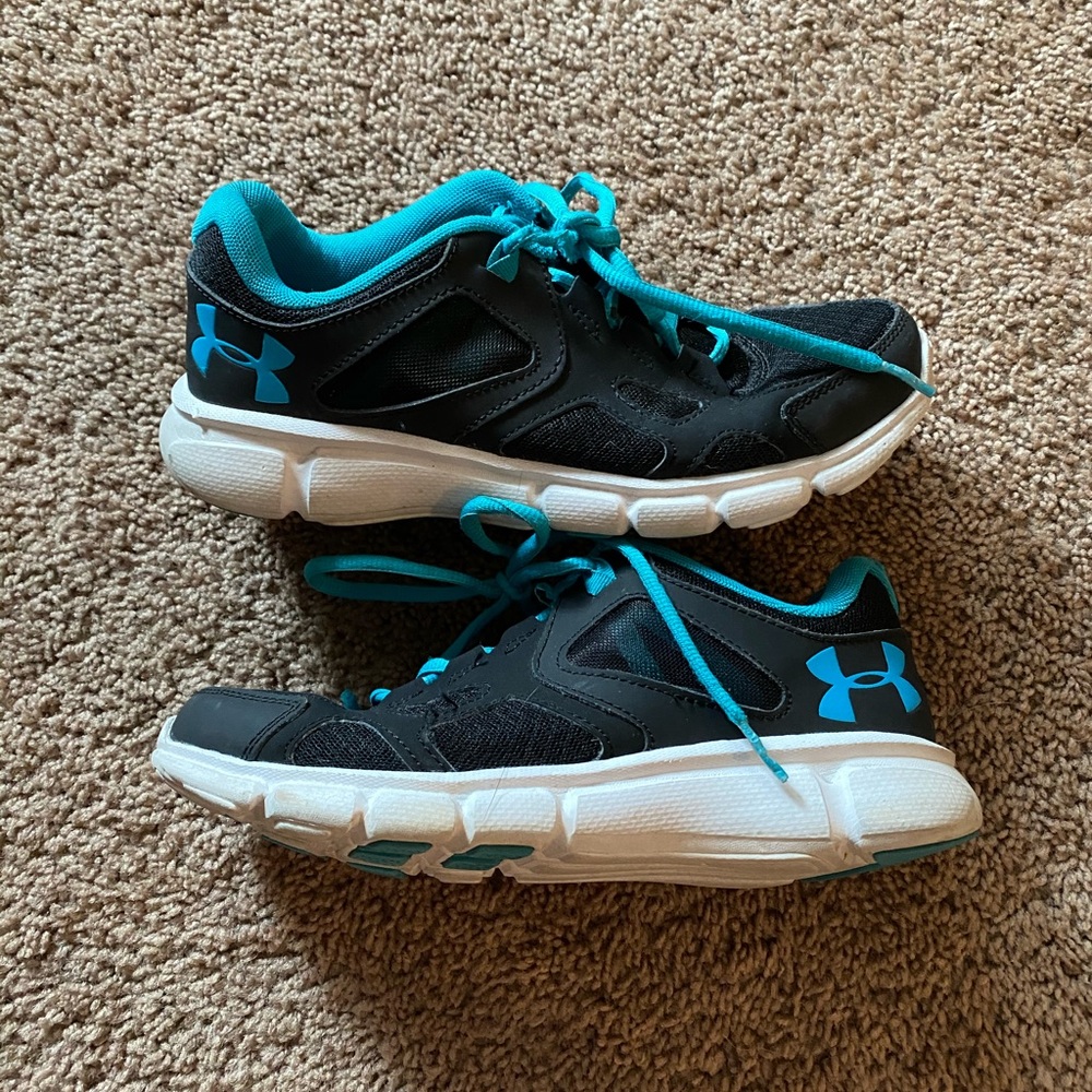 Gently Use UA Tennis Shoes Size 7.5